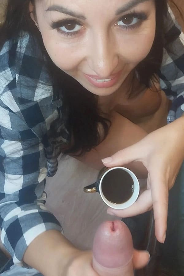 Секретарша пьет кофе со спермой начальника 36 фото