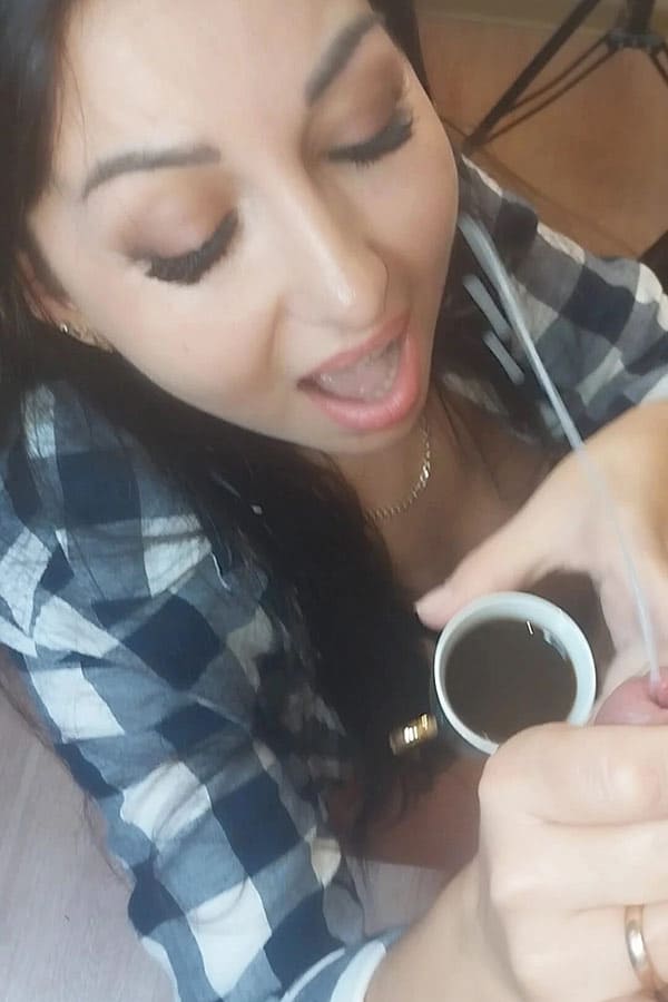 Секретарша пьет кофе со спермой начальника 38 фото