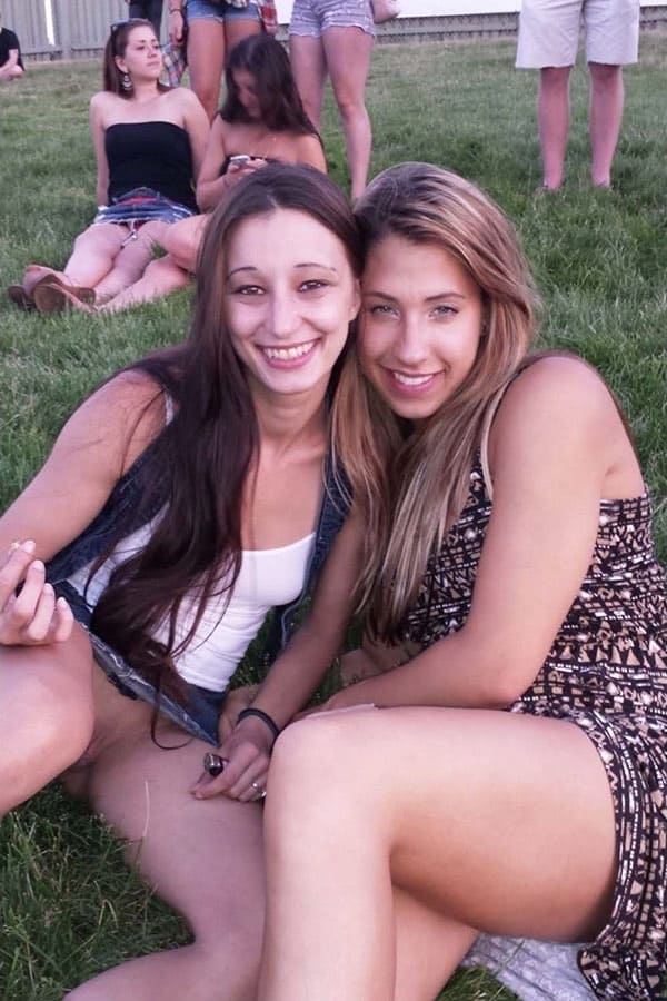 Весенние засветы пизды под юбкой 15 фото