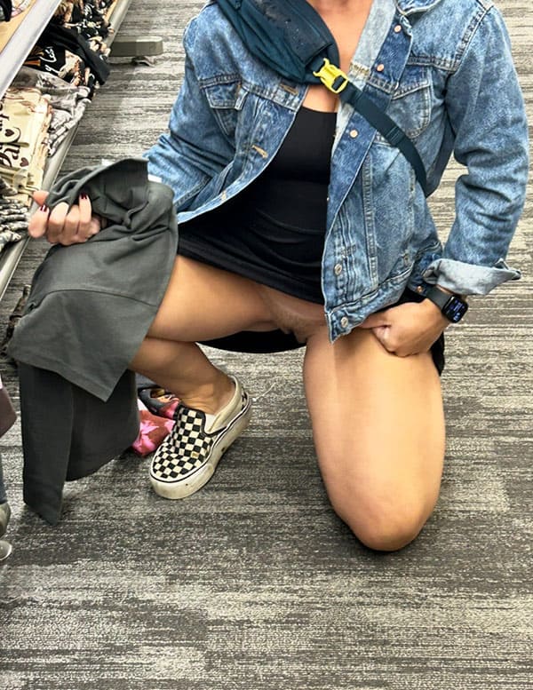 Весенние засветы пизды под юбкой 55 фото