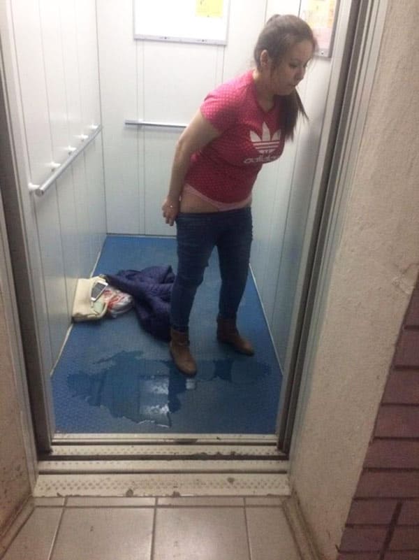 Девушки писают на унитазе подборка 80 фото