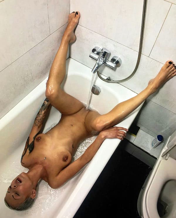 Пошлые девушки и шлюшки 22 фото