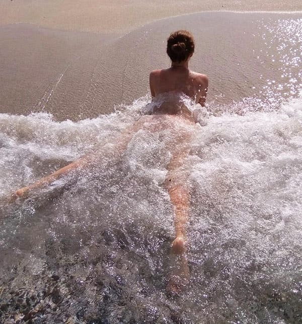 Жена на нудистском пляже присланное 22 фото