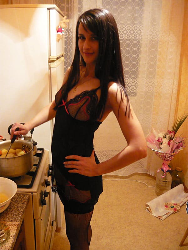 Хозяйка на кухне и шлюха в постели 3 фото