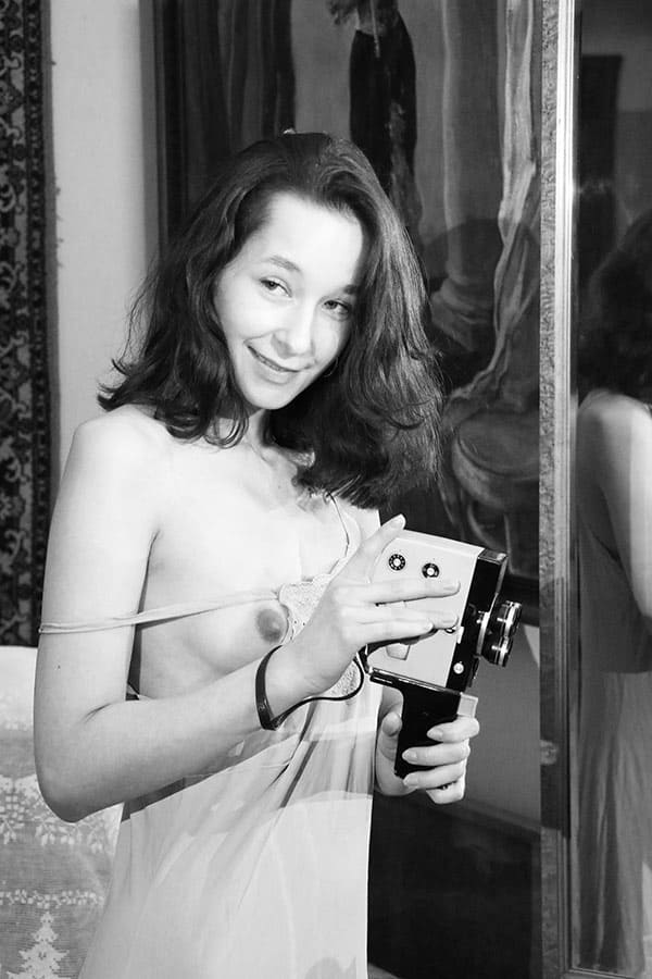 Советская девушка снимает домашнее порно 5 фото