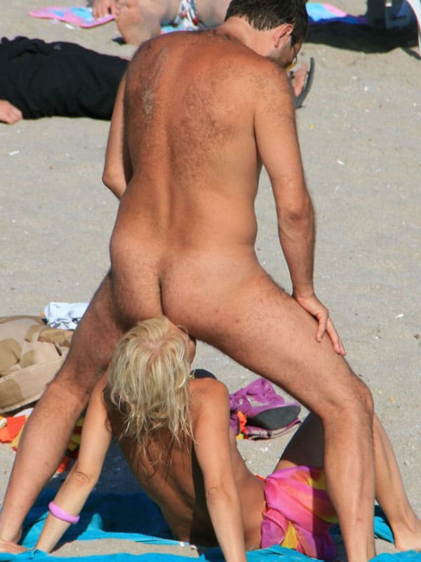 Подсмотренный секс на пляже подборка 26 фото