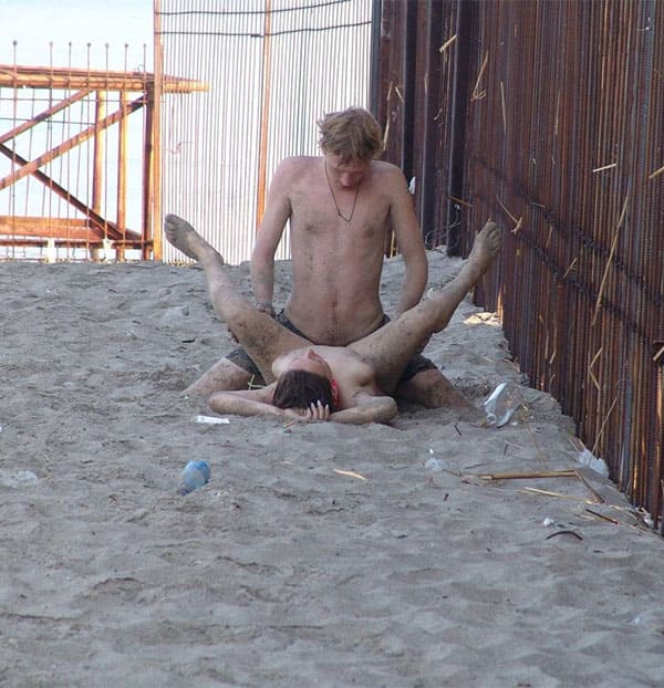 Подсмотренный секс на пляже подборка 28 фото