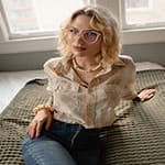 Скромная целка удивила своим телом под одеждой