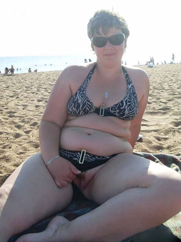 Красивые девушки на нудистском пляже 30 фото