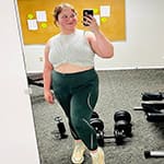 Молодая пышка после спортзала голая