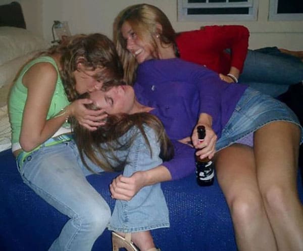 Пьяных девушек выебли во все щели 15 фото