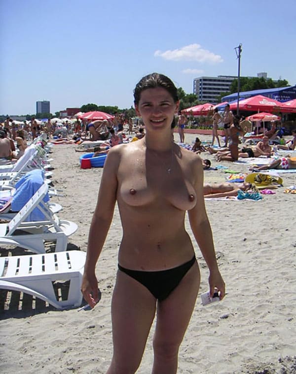 Свежая подборка голых девушек на пляже 21 фото