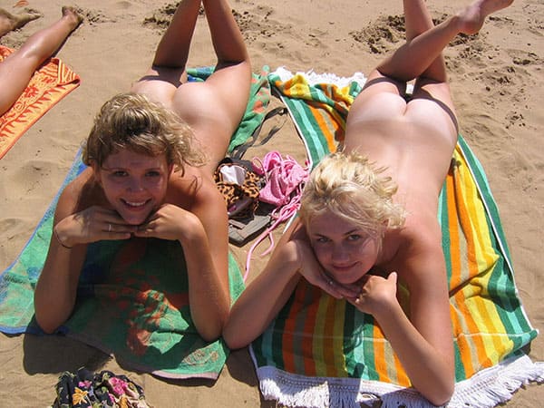Свежая подборка голых девушек на пляже 22 фото