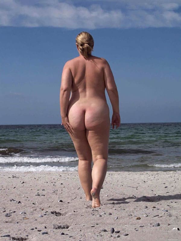 Свежая подборка голых девушек на пляже 32 фото