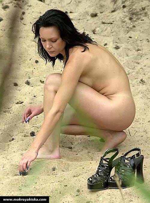 Русское подсмотренное фото за девушкой на нудистком пляже 15 фото