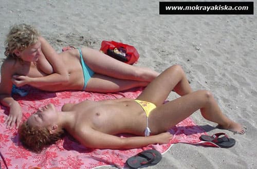 Девушки и женщины на пляже фото 13 фото