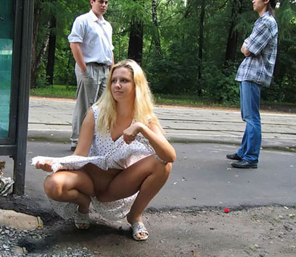 Фото красивых голых женщин на улице 4 фото