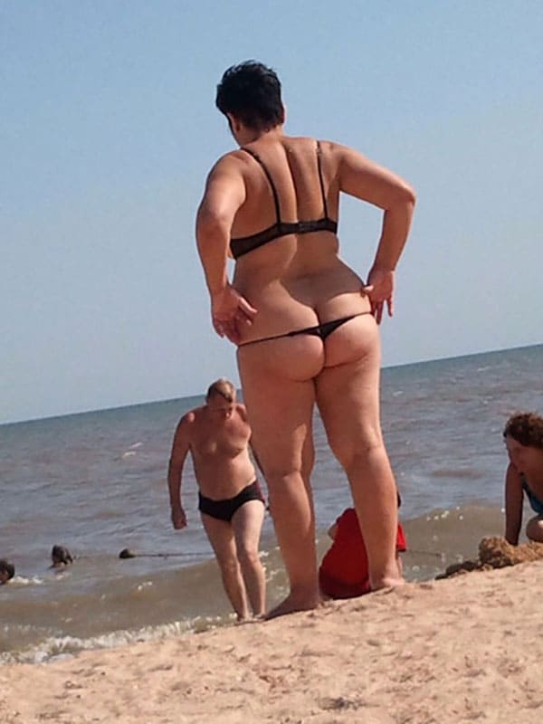 Пляжные девушки с большими сиськами 32 фото