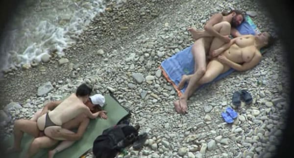 Подсмотренный секс русских свингеров на пляже 1 фото