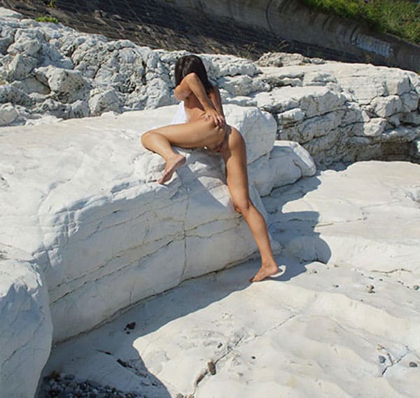 Красивая природа с русскими голыми девушками 25 фото