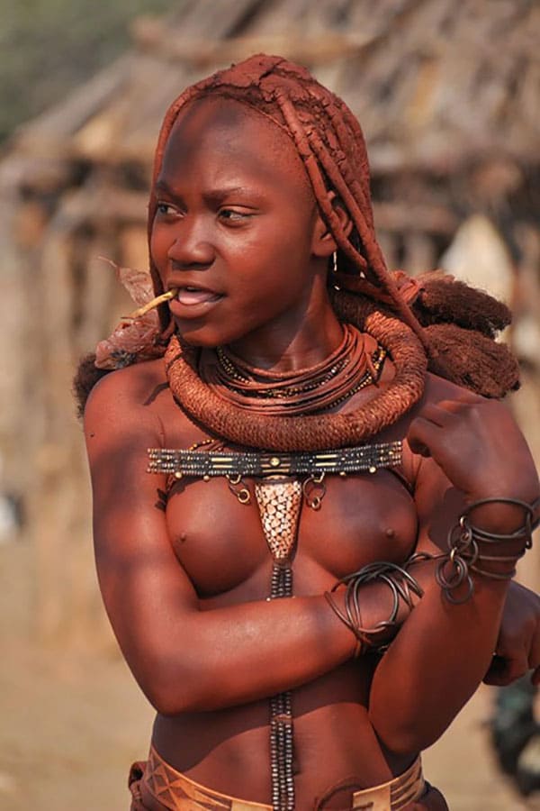 Голые папуаски из племени лесбиянок 13 фото