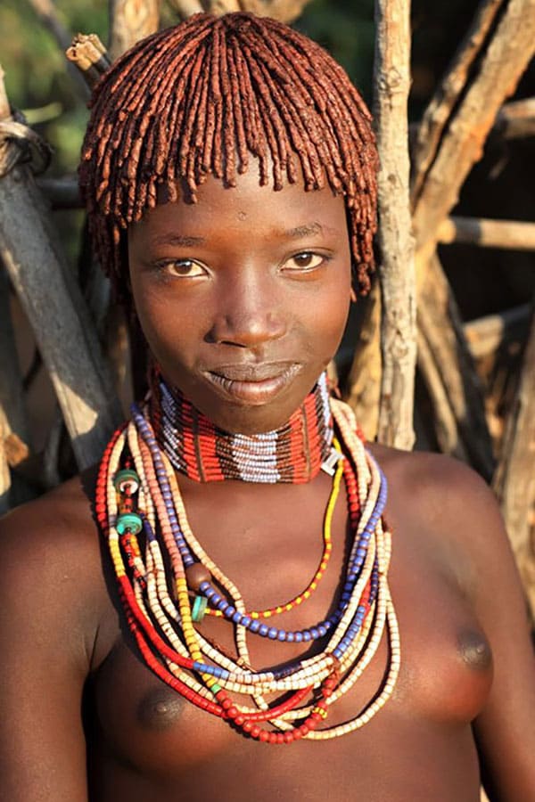 Голые папуаски из племени лесбиянок 17 фото