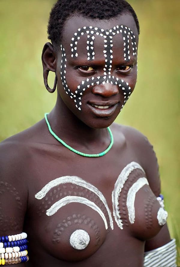 Голые папуаски из племени лесбиянок 18 фото