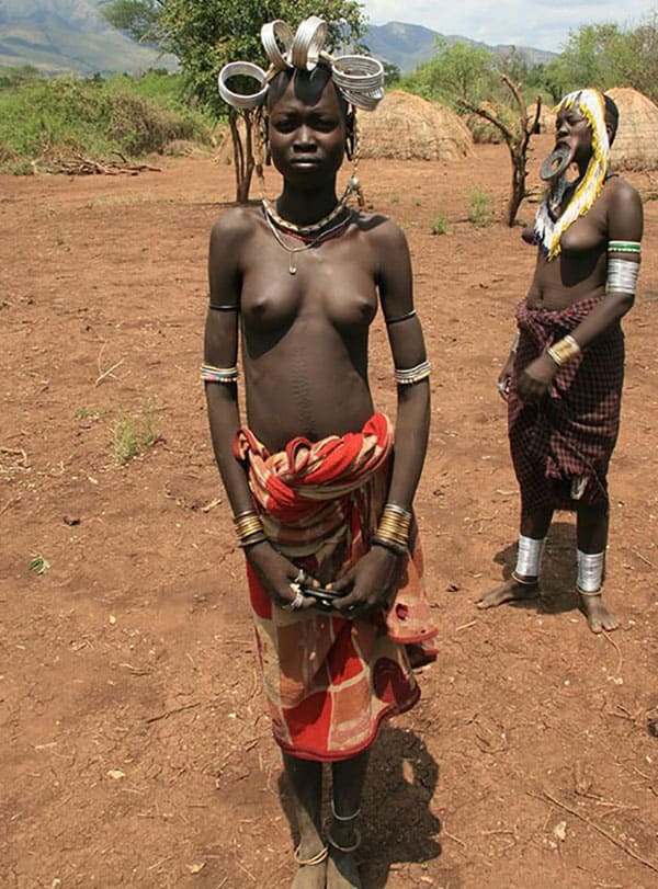 Голые папуаски из племени лесбиянок 3 фото
