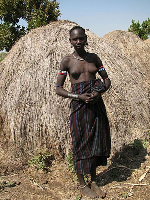 Голые папуаски из племени лесбиянок 38 фото