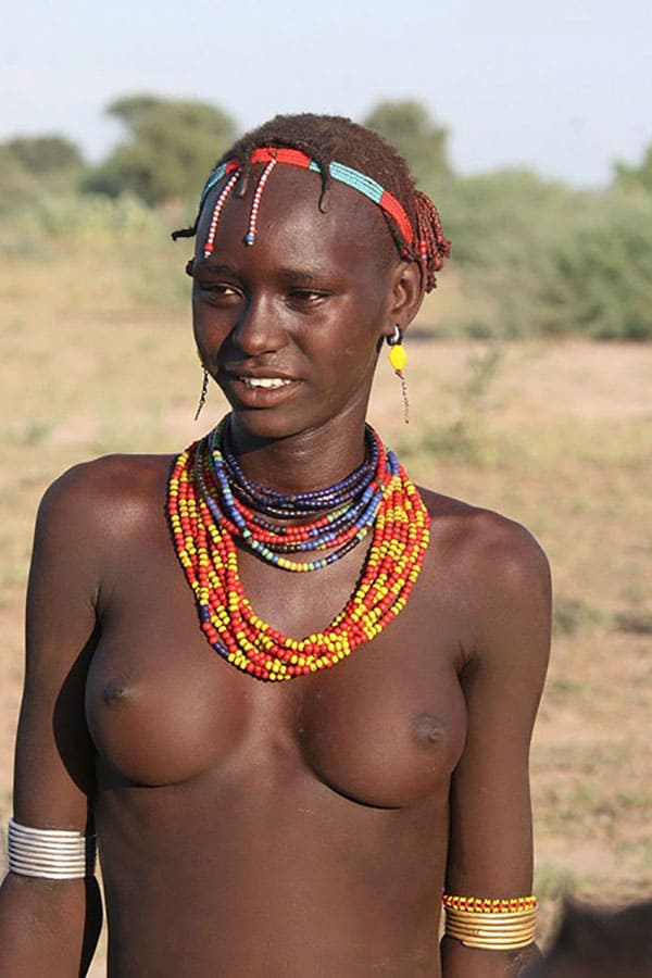 Голые папуаски из племени лесбиянок 5 фото