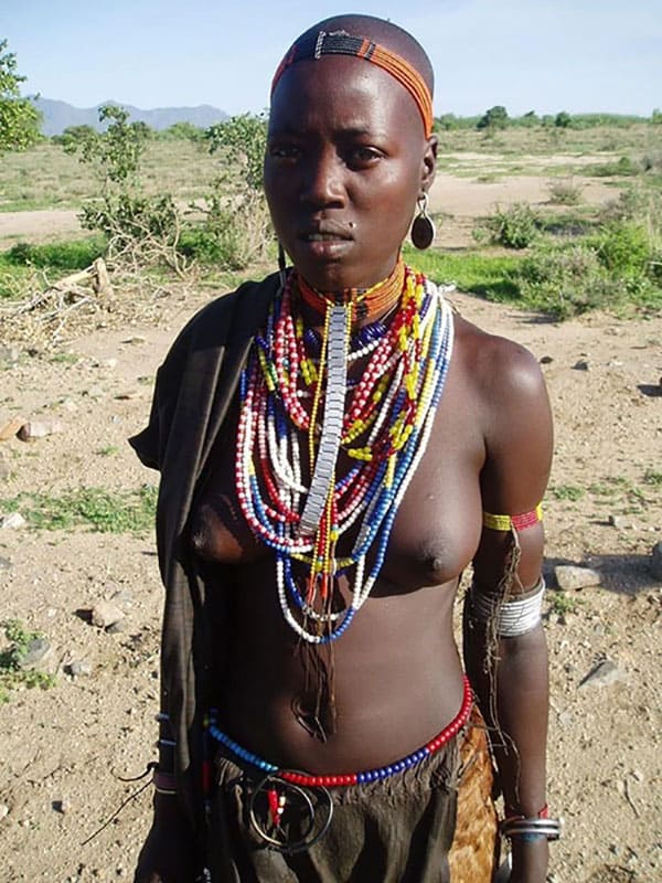 Голые папуаски из племени лесбиянок 6 фото