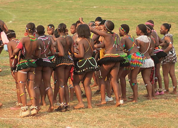 Голые папуаски из племени лесбиянок 62 фото