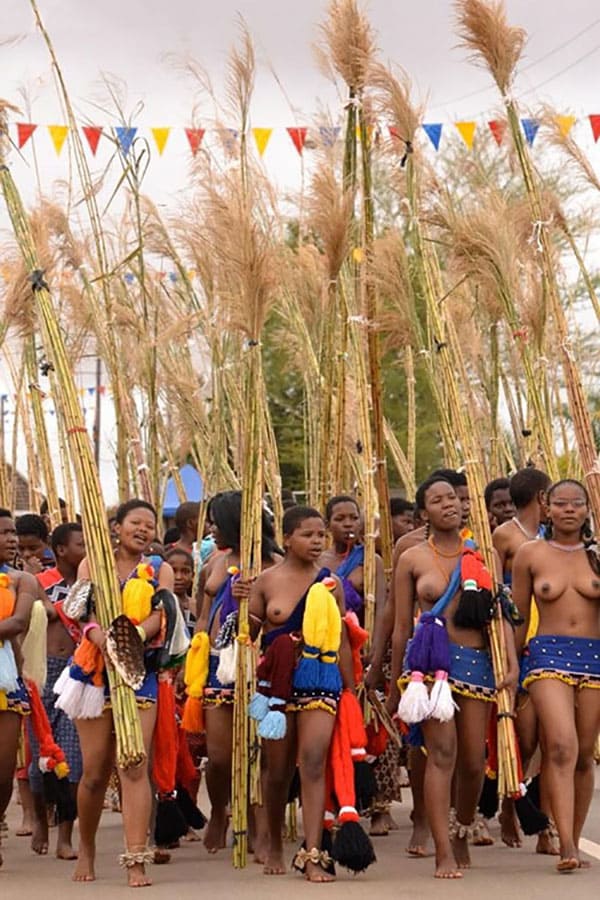 Голые папуаски из племени лесбиянок 63 фото
