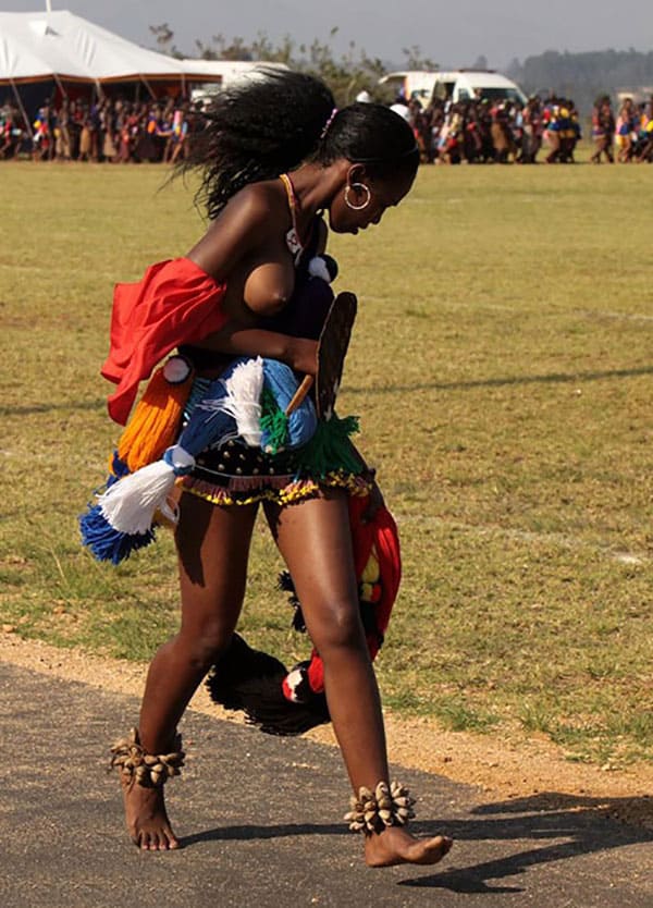 Голые папуаски из племени лесбиянок 64 фото