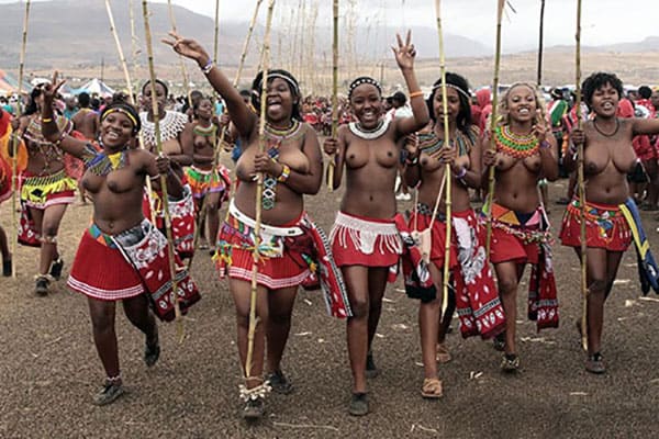 Голые папуаски из племени лесбиянок 66 фото