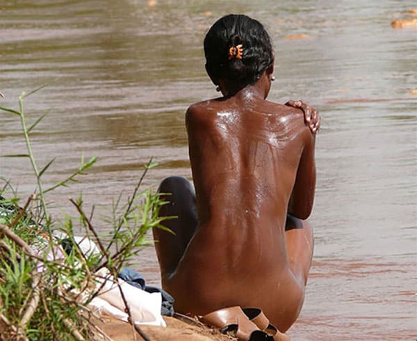 Голые папуаски из племени лесбиянок 69 фото