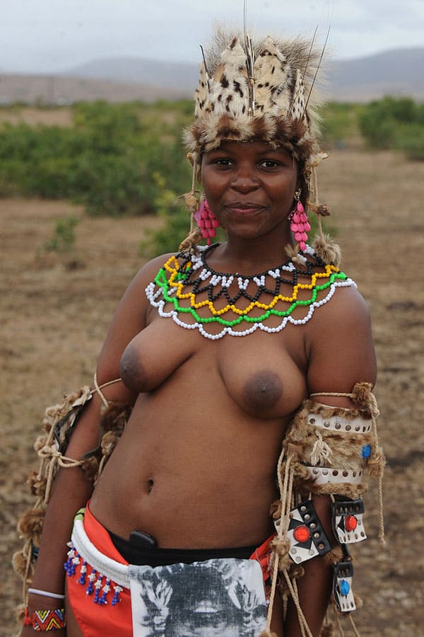 Голые папуаски из племени лесбиянок 7 фото