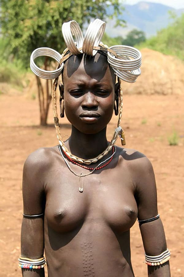 Голые папуаски из племени лесбиянок 9 фото