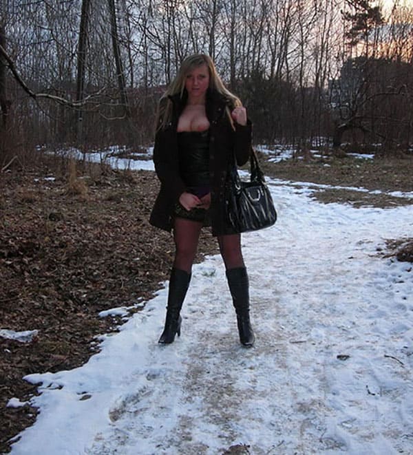 Фото голых девушек на улице зимой 16 фото