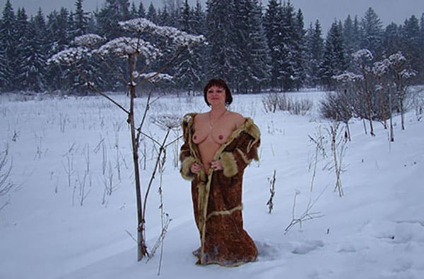 Эротические фото на природе зимой 17 фото