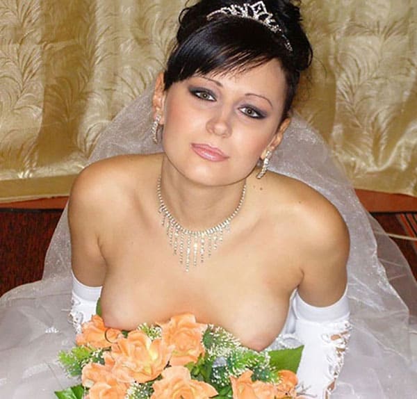 Невесты на свадьбу не надели трусы 16 фото