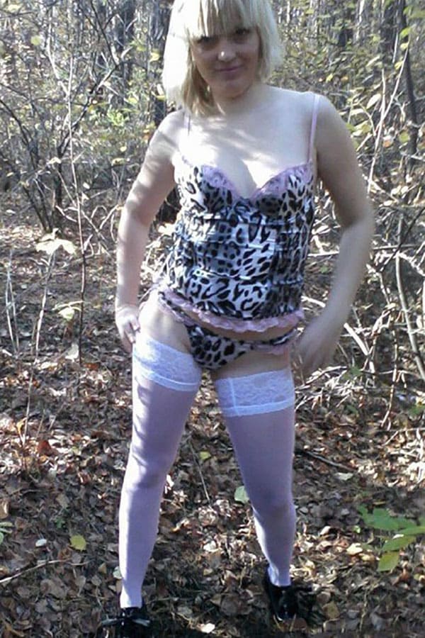 Блондинка отсосала на природе в леопардовом белье 1 фото