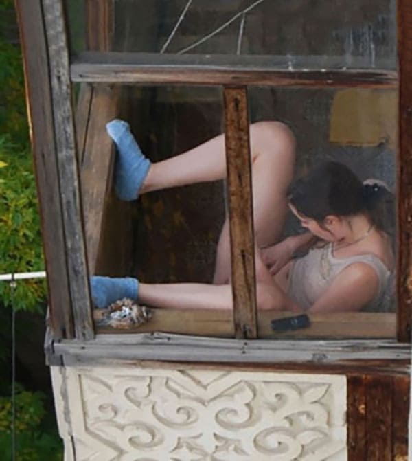 Подсмотренное за женщинами в окна дома напротив 20 фото