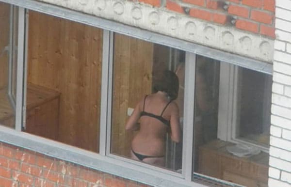 Подсмотренное за женщинами в окна дома напротив 7 фото