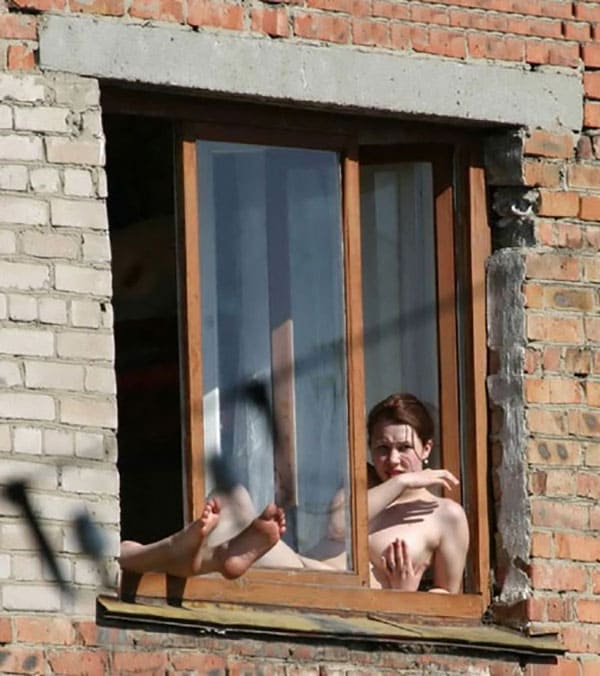 Подсмотренное за женщинами в окна дома напротив 8 фото