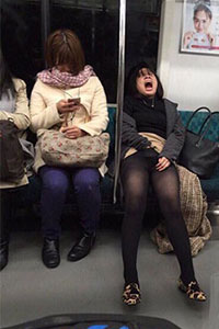 Подсмотренное за девушками в метро