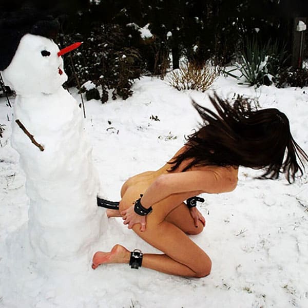 Порно снеговики и голые девушки 4 фото