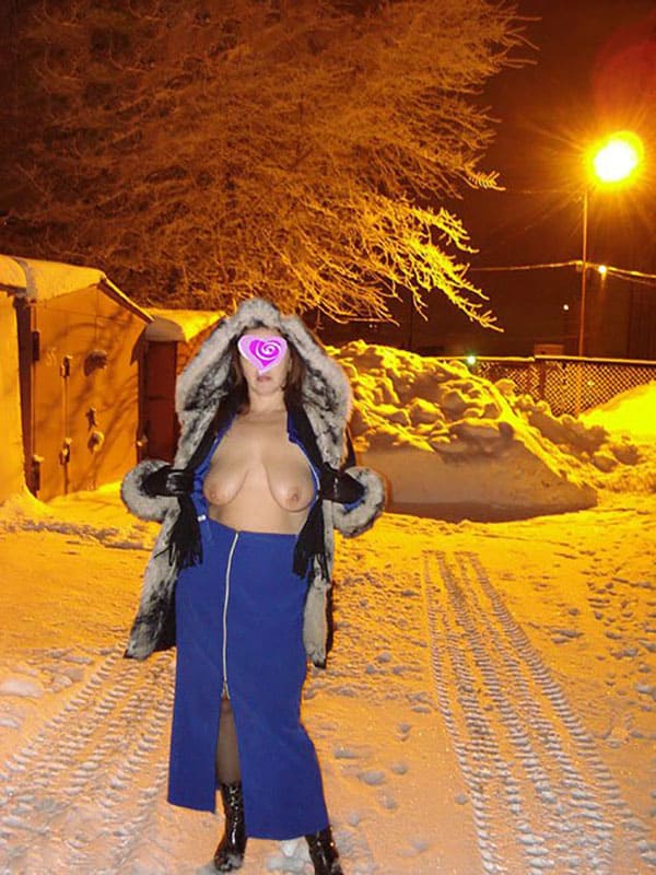 Зимние фото голых девушек на улицах города 21 фото