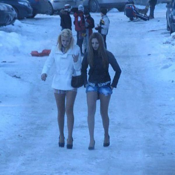 Зимние фото голых девушек на улицах города 31 фото